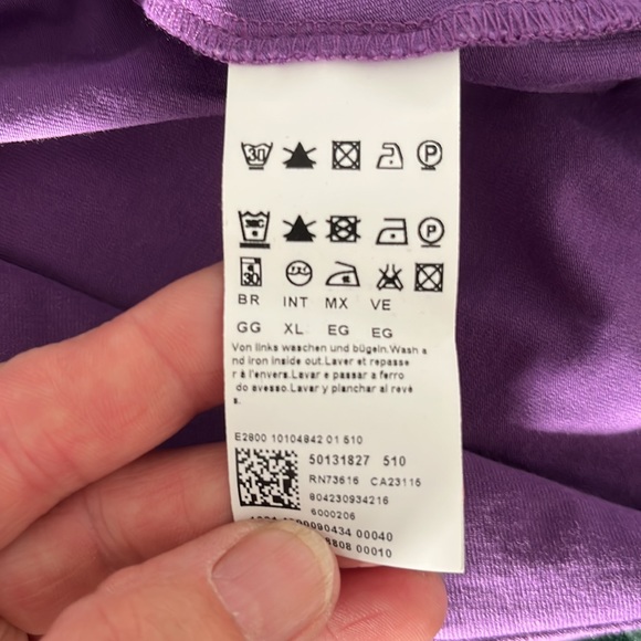 EUC Hugo Boss tshirt - Picture 7 of 9